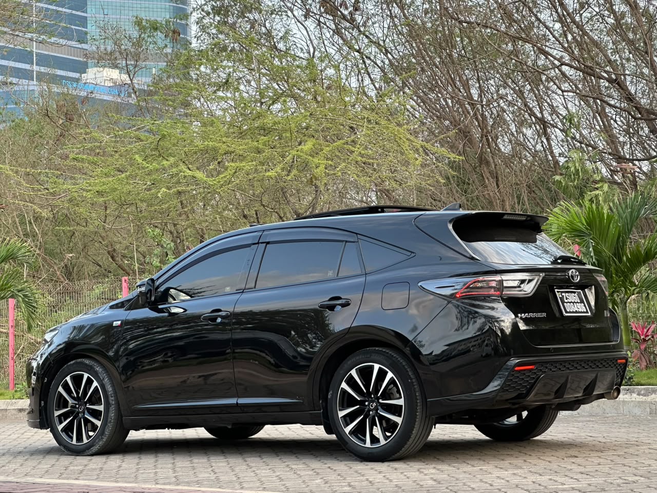 Toyota Harrier Gs Sport thumbnail 3